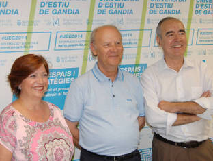 Ramon Ferrer, en el medio, con Verònica Cantó y Josep Montesinos.